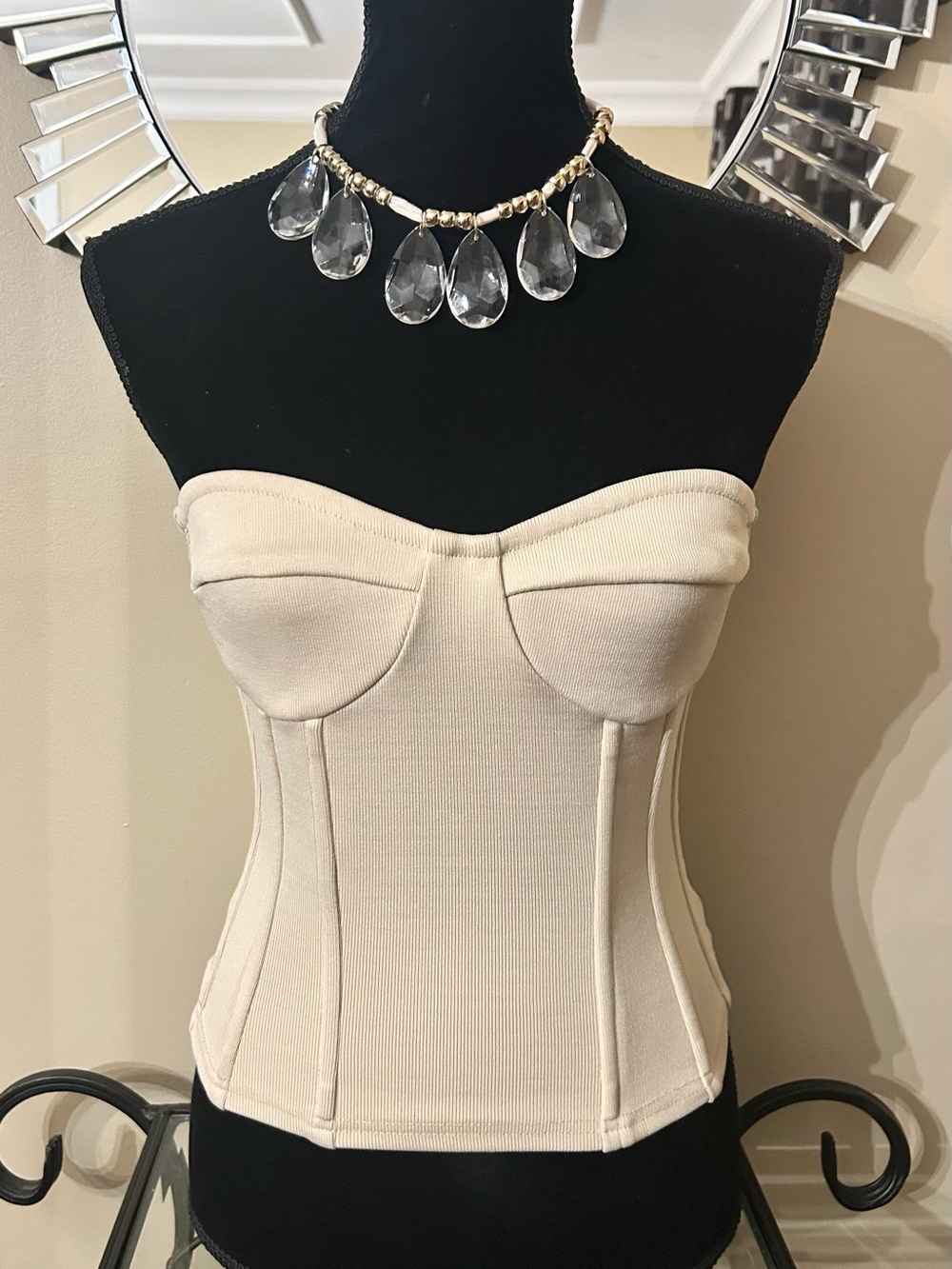 PrettyLittleThing Strapless Sculpting Bustier in Cream